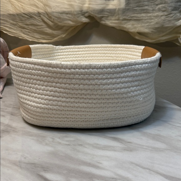 Threshold white cloth roped round bin with leather handles - Picture 2 of 3